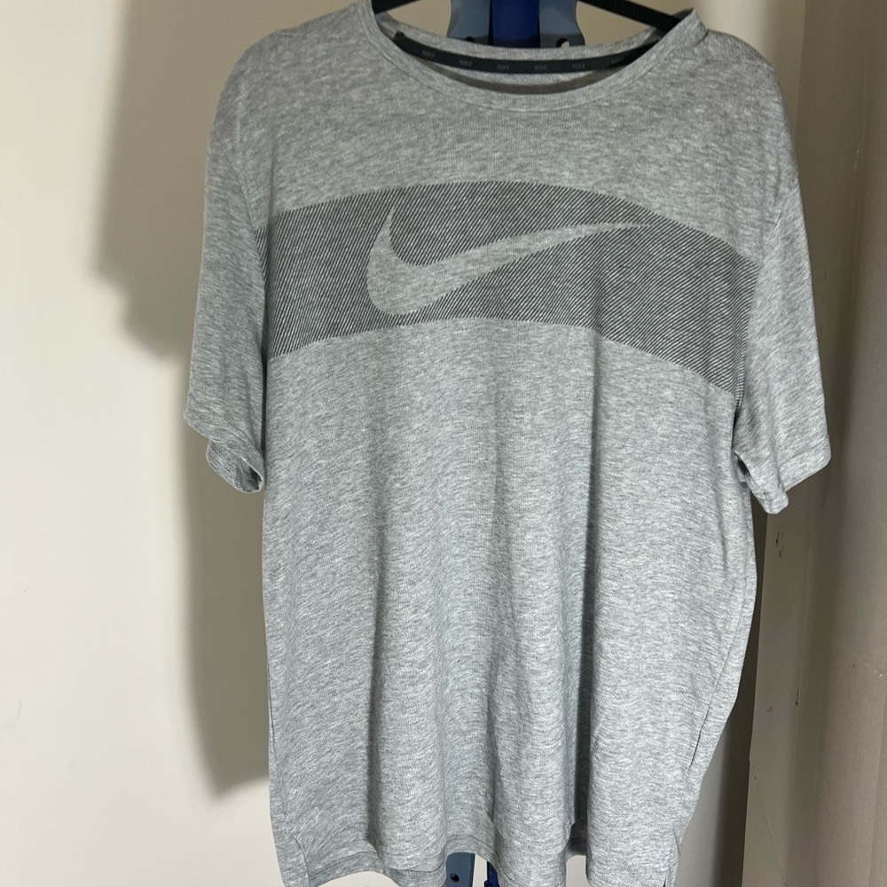 Nike Men's Heather Gray Short Sleeve Tee